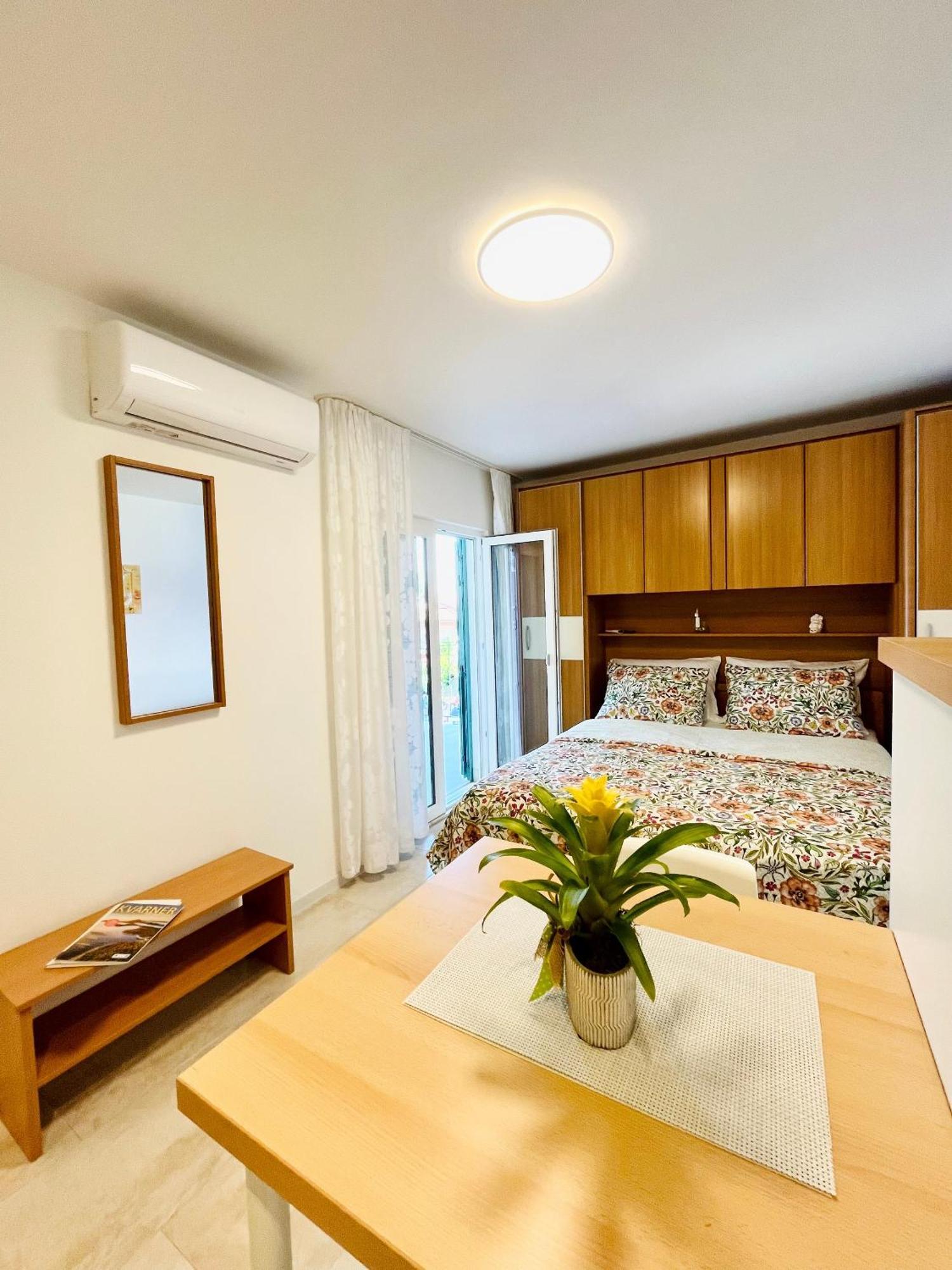 Apartments By The Sea Medveja, Opatija - 7720 لوفغان الغرفة الصورة