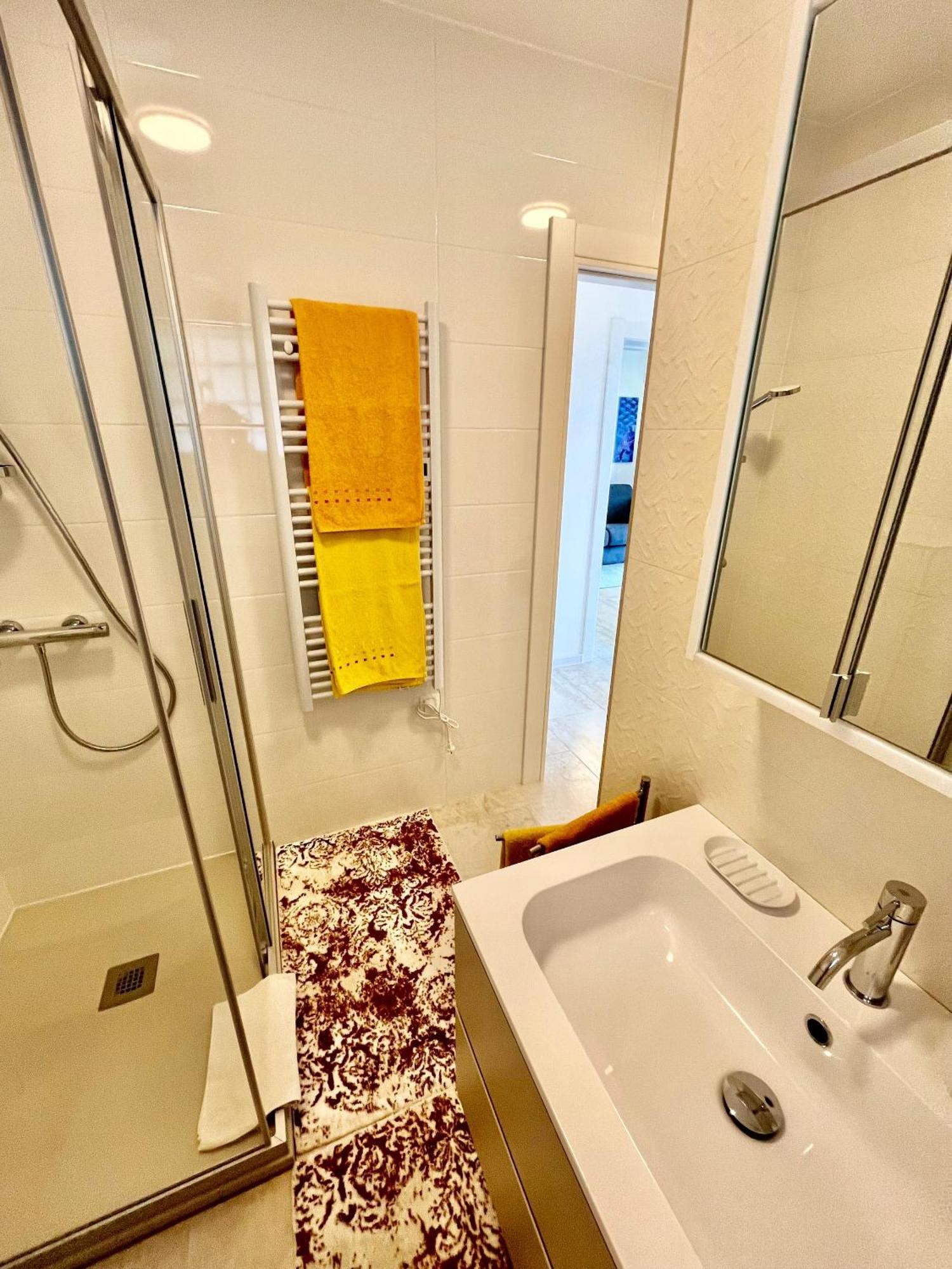 Apartments By The Sea Medveja, Opatija - 7720 لوفغان الغرفة الصورة