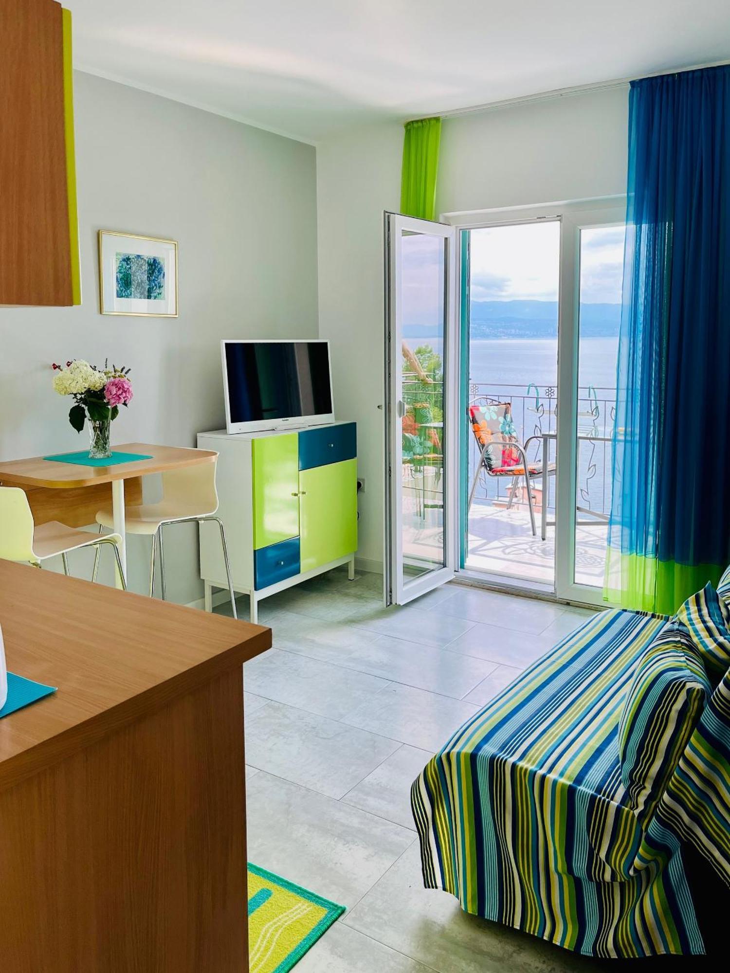 Apartments By The Sea Medveja, Opatija - 7720 لوفغان المظهر الخارجي الصورة